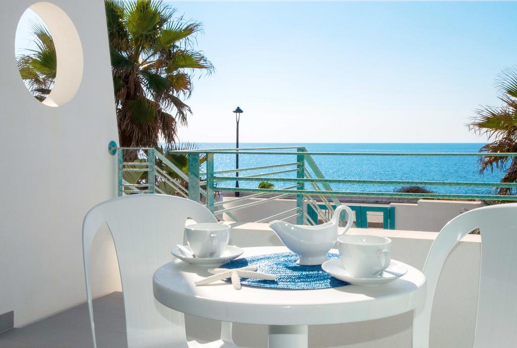 Terrazze Del Mare Aparthotel Racale Room photo