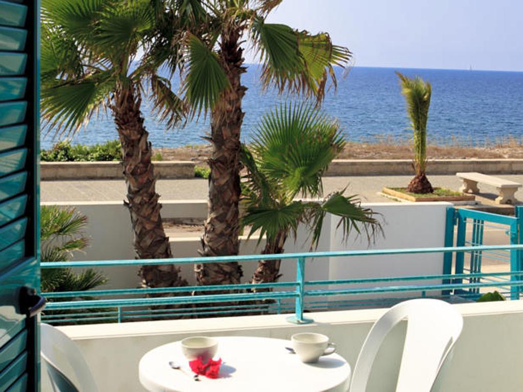 Terrazze Del Mare Aparthotel Racale Room photo